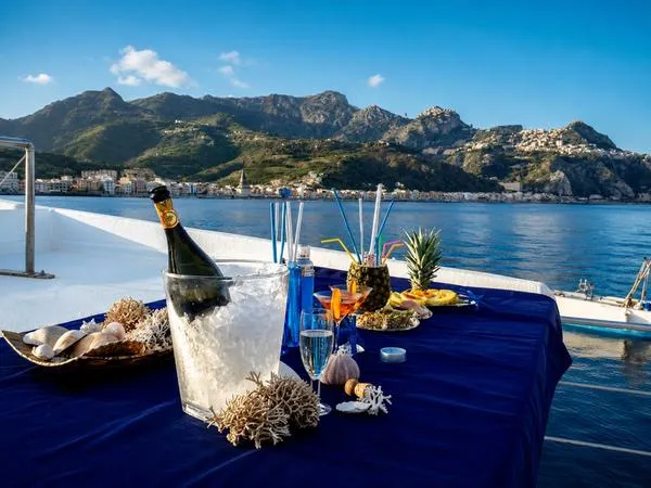 Aperitivo in barca al tramonto con snorkeling da Giardini Naxos
