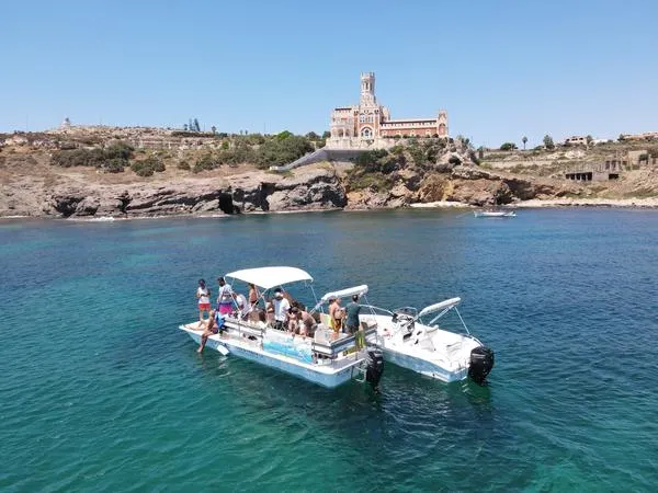 Mattinata in barca lungo la costa di Marzamemi da Avola