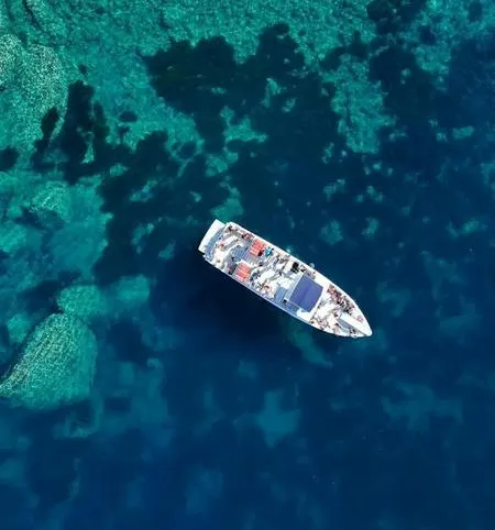 Minicrociera pomeridiana al relitto e alla Grotta Azzurra dell'Elba da Marina di Campo