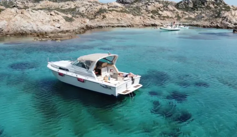 Escursione in barca giornaliera con pranzo a bordo alle isole di La Maddalena e Spargi