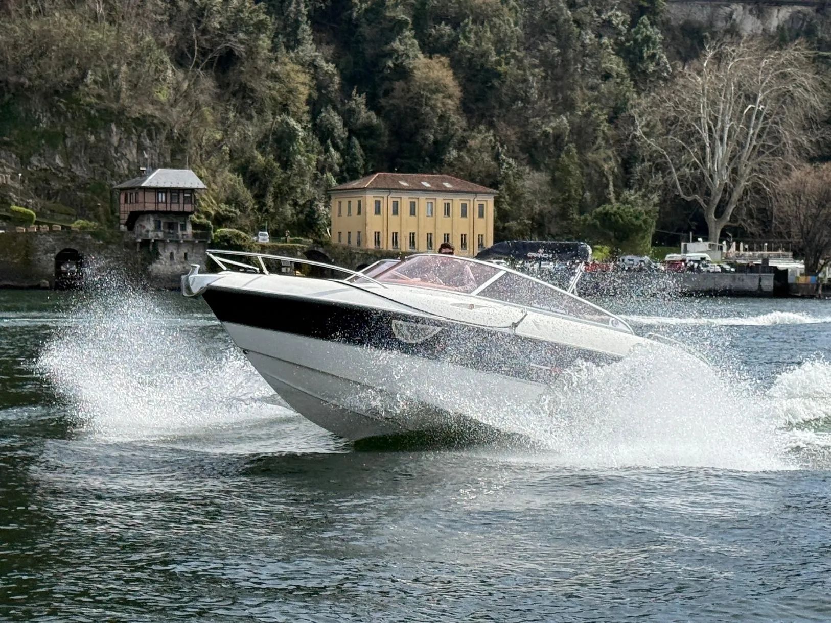 Tour del Lago di Como con motoscafo privato
