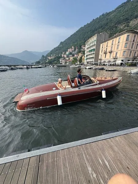 Tour in barca a bordo di Mas 28