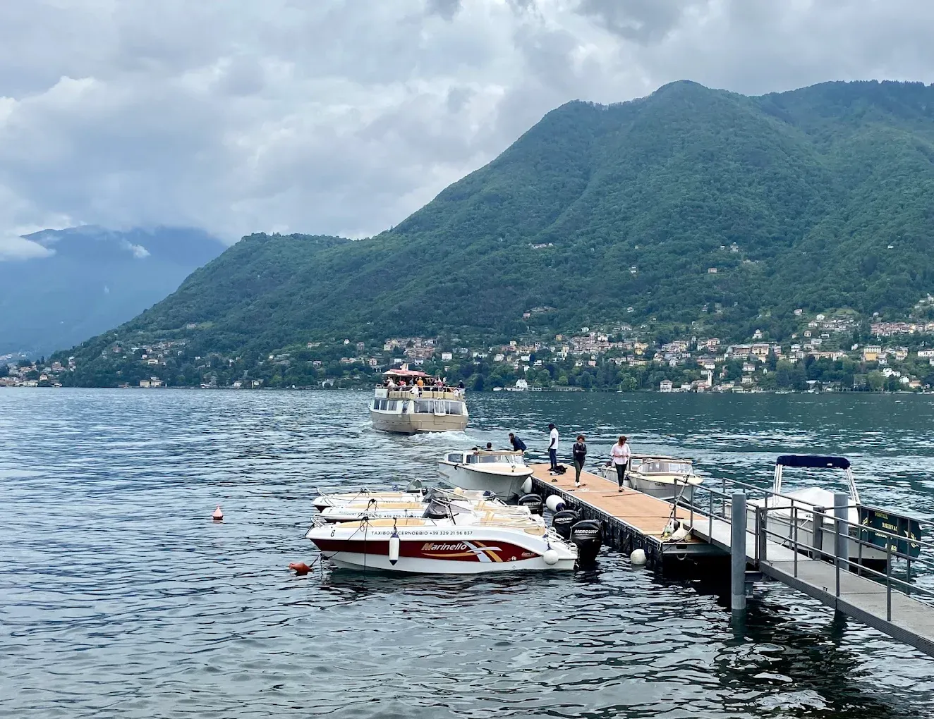 Noleggio barca senza patente nautica da Cernobbio