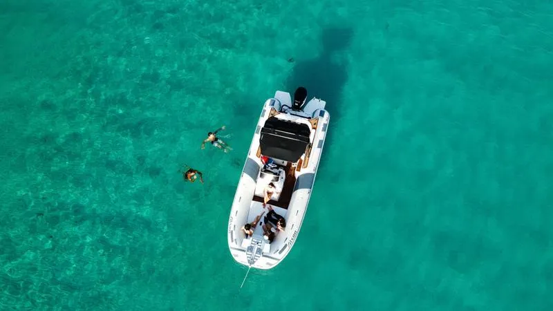 Gita in gommone di gruppo all'Asinara
