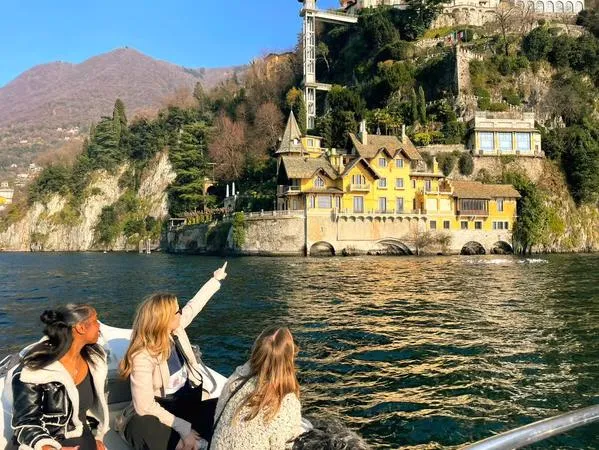 Giro in barca condiviso sul Lago di Como con aperitivo