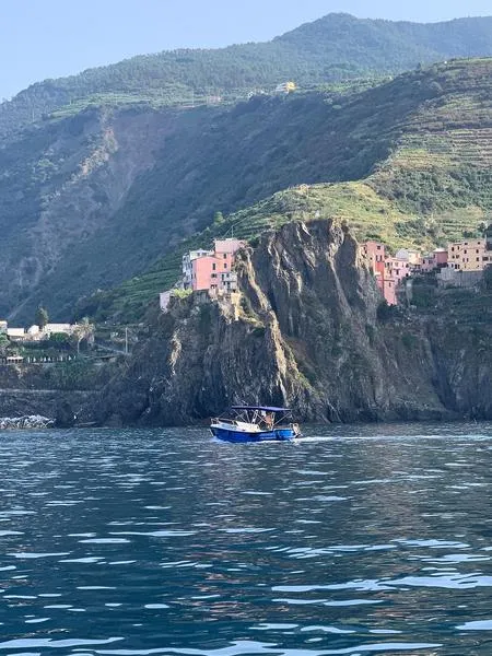 Giro in barca di gruppo alle Cinque Terre da Riomaggiore