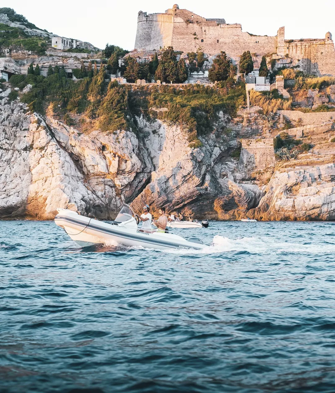 Noleggio gommone senza patente nautica da Porto Venere