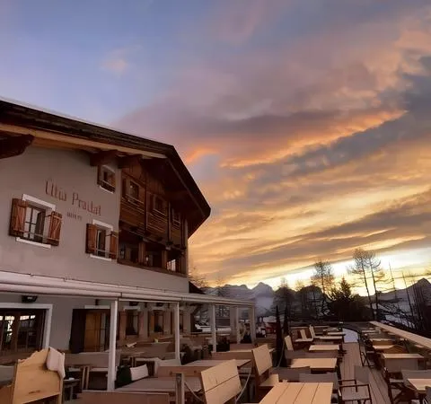 Cena al Rifugio Col Pradat con trasporto su gatto delle nevi fuori Corvara