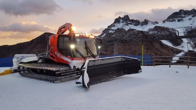 Cena al Rifugio Burz con trasporto su gatto delle nevi o motoslitta ad Arabba