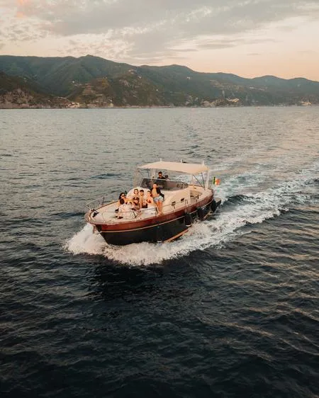 Tour in barca delle Cinque Terre al tramonto da Levanto