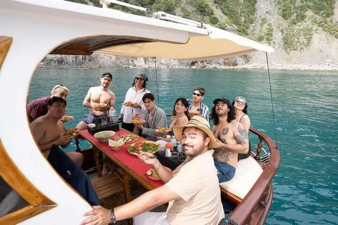Tour in Barca delle Cinque Terre e Porto Venere con Pranzo a Bordo