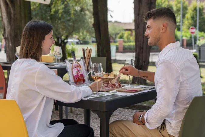 Visita guidata in cantina con degustazione vini a Villa Meneghello