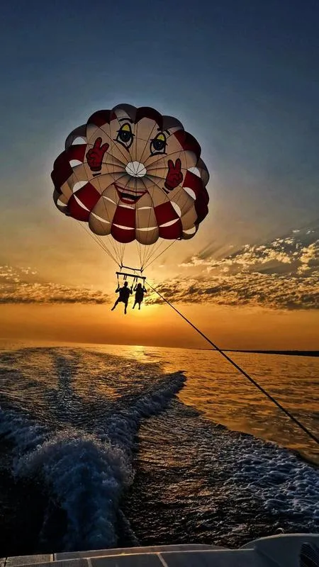 Parasailing a Torre Vado