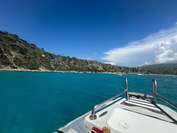 Giro in barca lungo la Costa degli Dei da Tropea