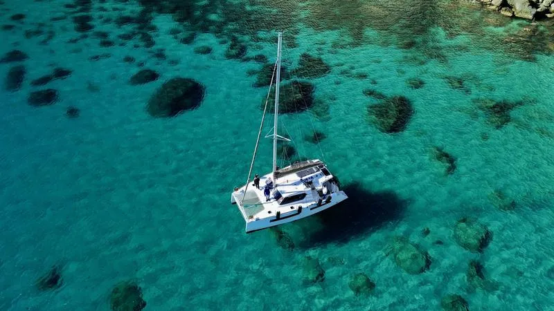 Gita in catamarano nel Golfo degli Angeli dal porto di Cagliari