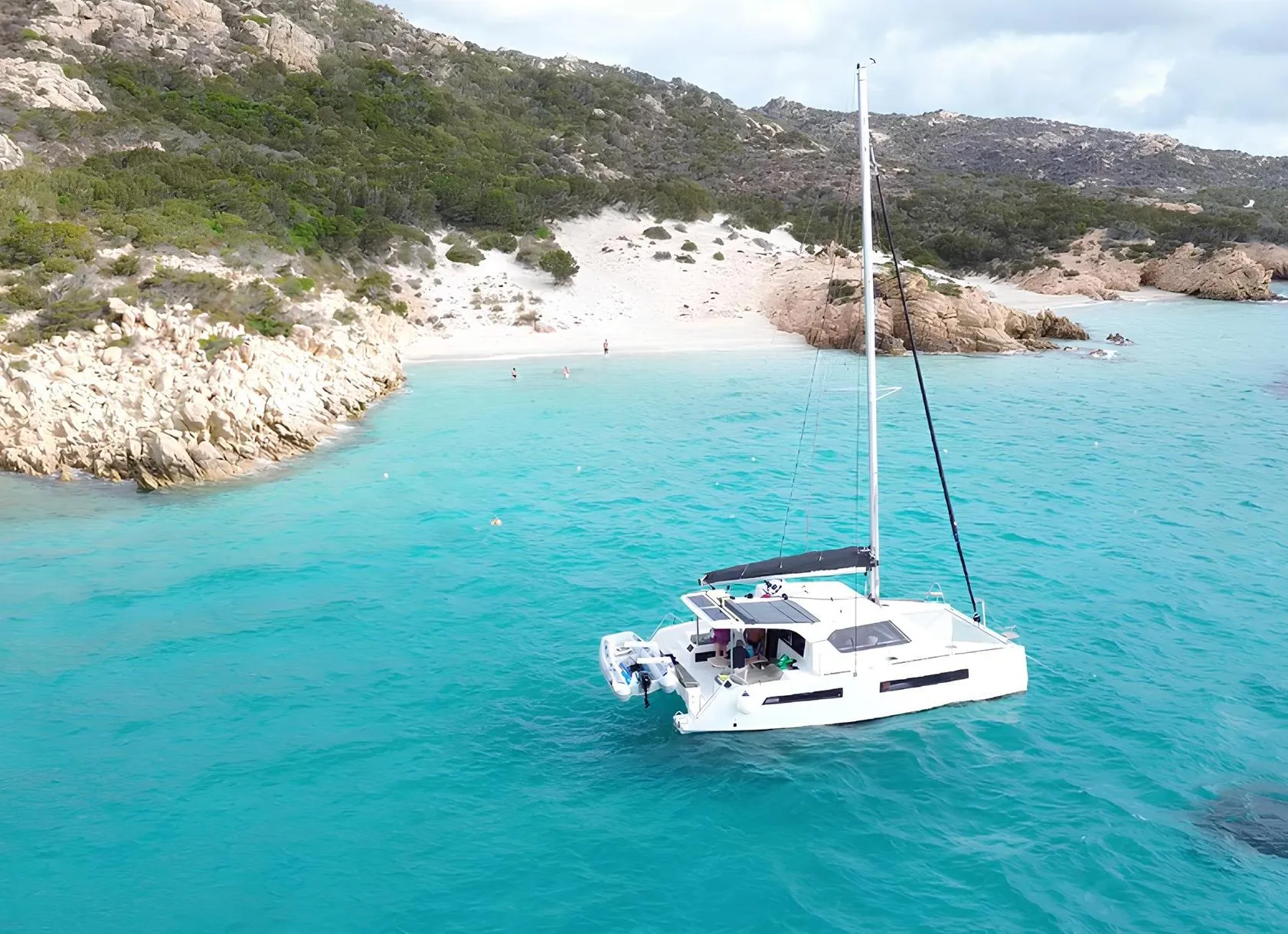 Gita in catamarano nel Golfo degli Angeli dal porto di Cagliari