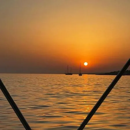 Gita in barca al tramonto a Leuca con aperitivo a bordo