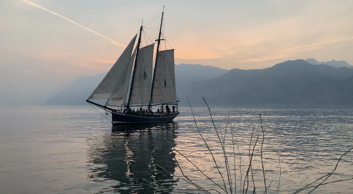 Mincrociera serale sul Lago di Garda con spettacolo pirotecnico