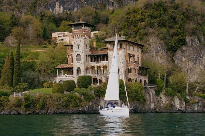 Giro in barca del Lago di Como da Varenna con aperitivo a bordo
