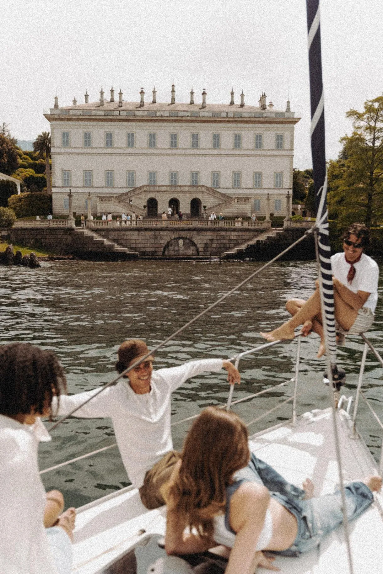 Lake Como boat tour from Varenna with aperitif on board
