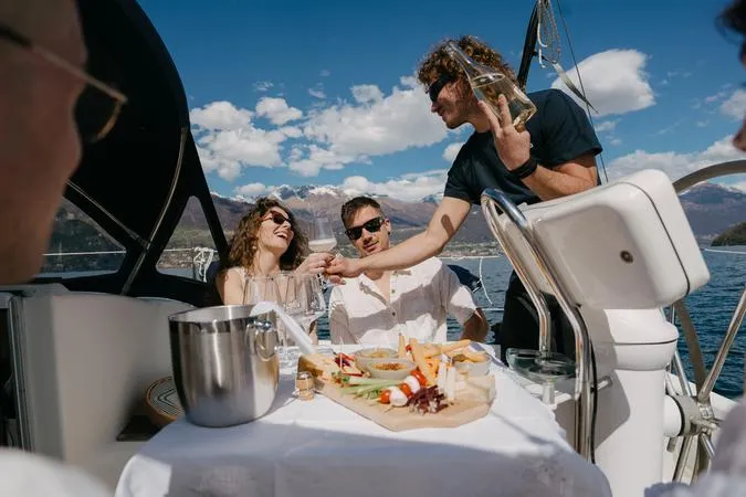 Giro in barca a vela del Lago di Como da Bellagio
