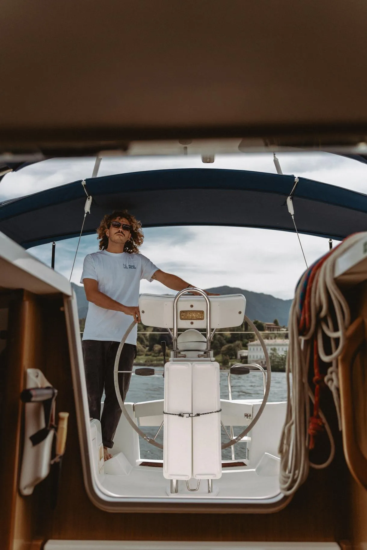 Giro in barca a vela del Lago di Como da Bellagio