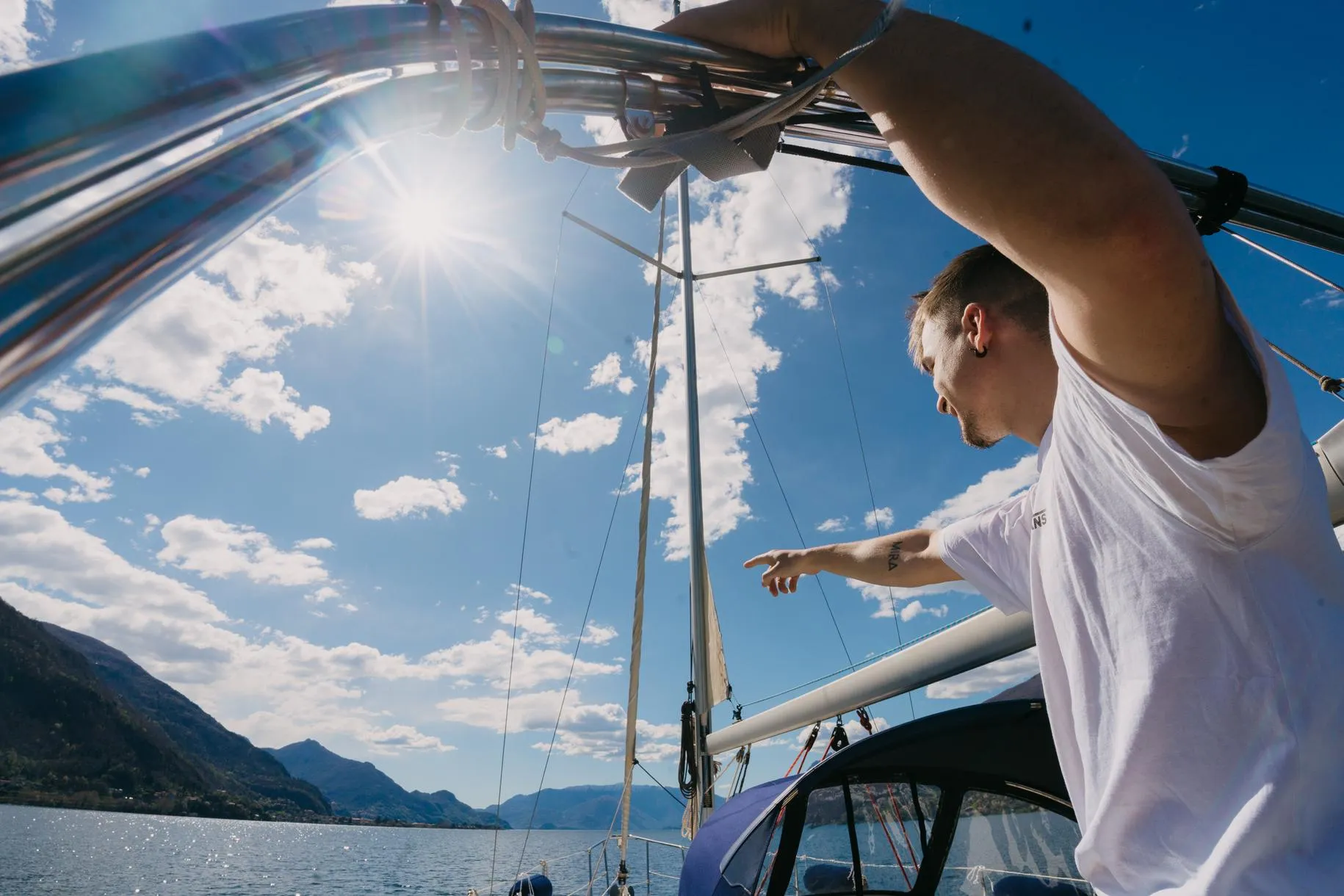 Giro in barca a vela del Lago di Como da Bellagio
