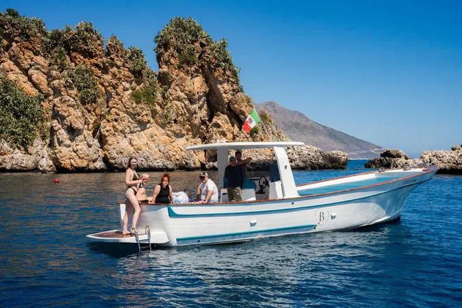 Escursione di snorkeling in gozzo da Castellammare Del Golfo alla Riserva dello Zingaro