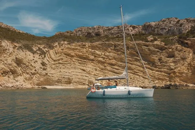Escursione in barca a vela di mezza giornata ad Alghero