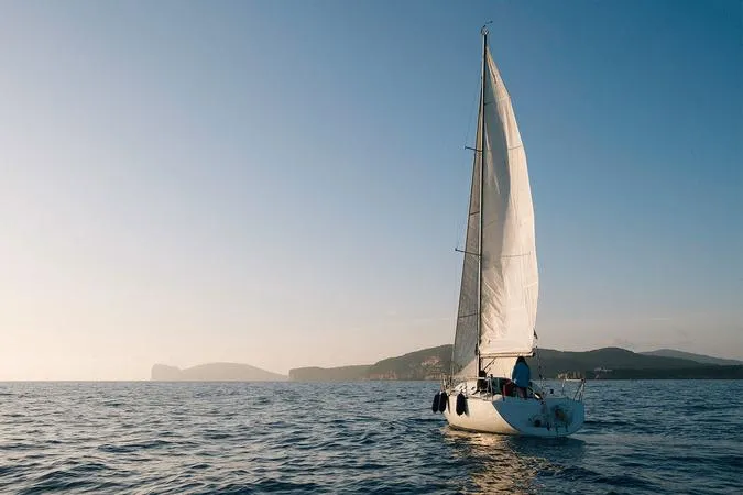 Giornata in barca a vela ad Alghero con pranzo e aperitivo