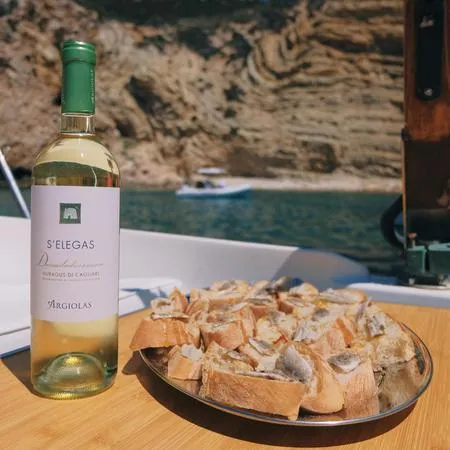 Giro in barca a vela al tramonto con aperitivo ad Alghero