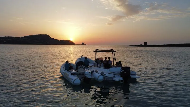 Aperitivo in gommone al tramonto da Stintino