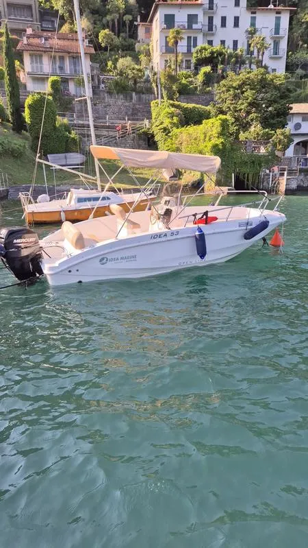 Noleggio barca senza patente nautica da Como