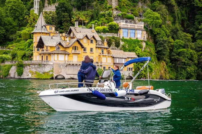 Noleggio barca senza patente nautica da Como