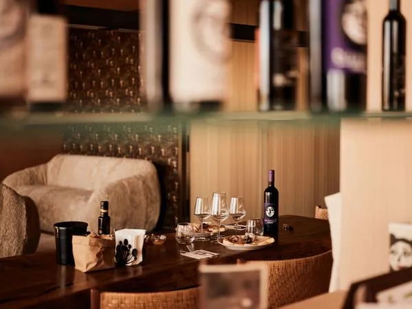 Degustazione vini alla cantina Sequerciani nella Maremma fuori Grosseto