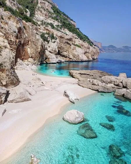 Escursione in gommone di gruppo nel Golfo di Orosei da Cala Gonone