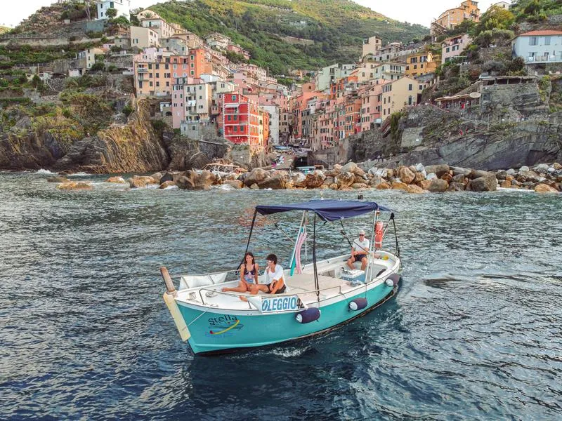 Tour in barca condiviso alle Cinque Terre da Riomaggiore