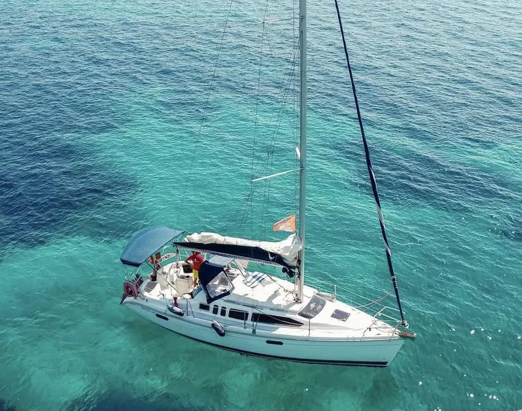 Giornata in barca a vela con pranzo a bordo da Alghero