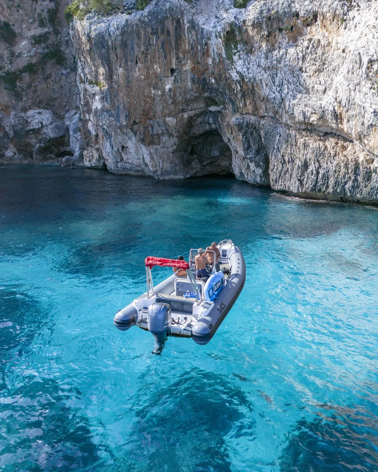 Giornata in gommone privato con skipper a Cala Goloritzé