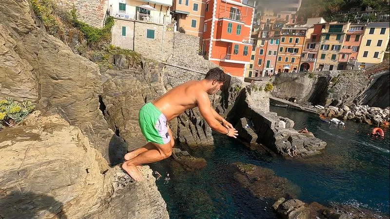 Cliff jumping tour