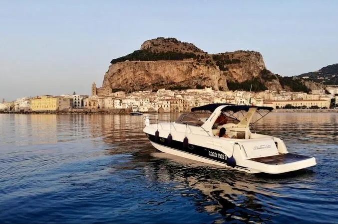 Escursione in barca privata di mezza giornata con snorkeling a Cefalù