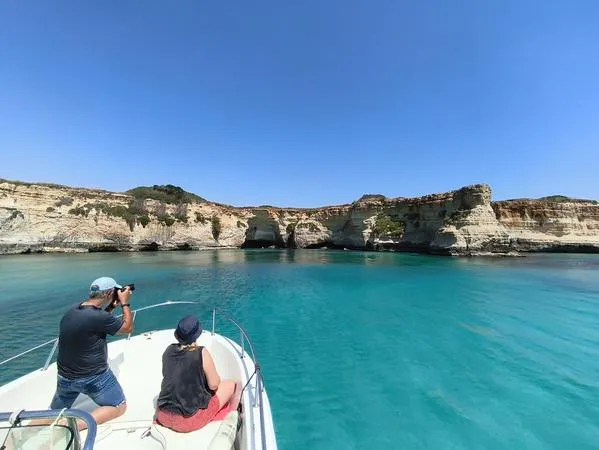Escursione in barca in esclusiva di 2h30 alle Marine di Melendugno
