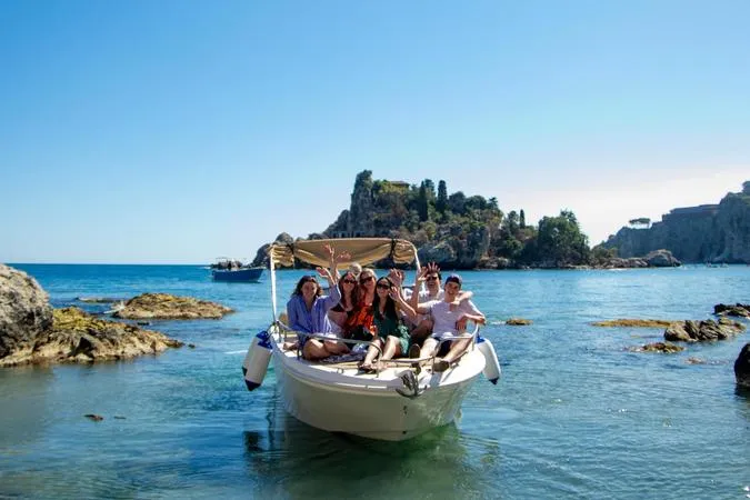 Escursione in barca da Isola Bella lungo la Costa di Taormina
