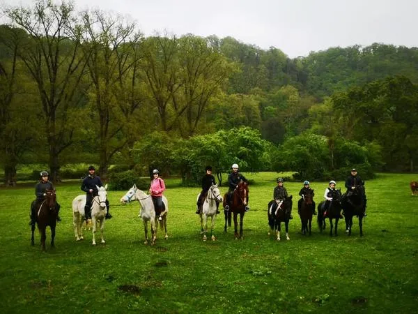 Passeggiata a cavallo con aperitivo a Formello