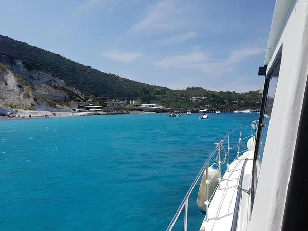 Escursione in barca giornaliera di gruppo a Lipari e Salina