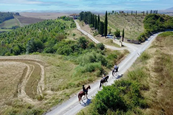 Passeggiata a cavallo fuori Volterra