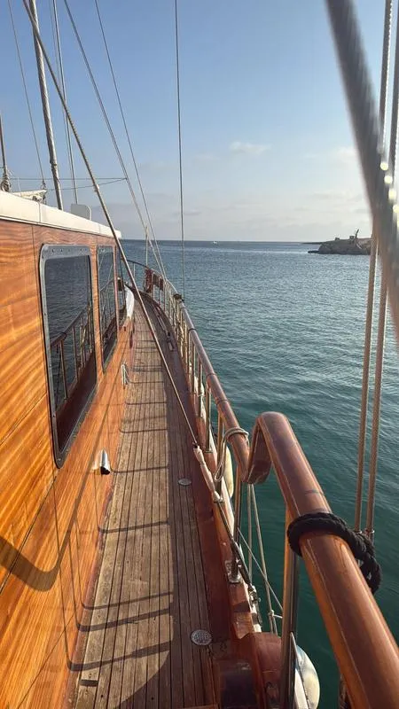 Escursione in caicco al tramonto con apericena e avvistamento delfini a Lampedusa