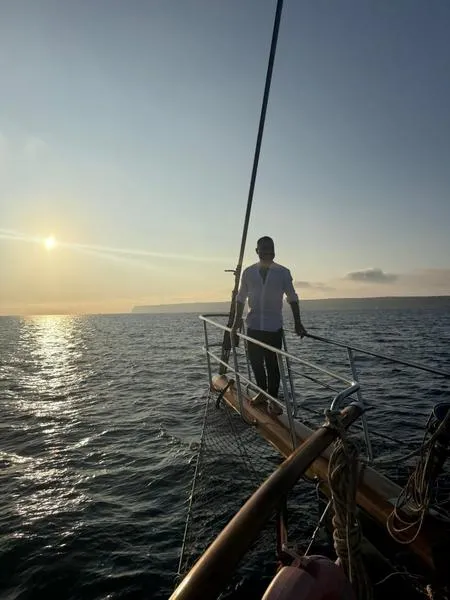 Escursione in caicco al tramonto con apericena e avvistamento delfini a Lampedusa