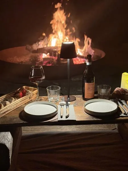 Notte in rifugio con cena attorno al fuoco a Pramollo