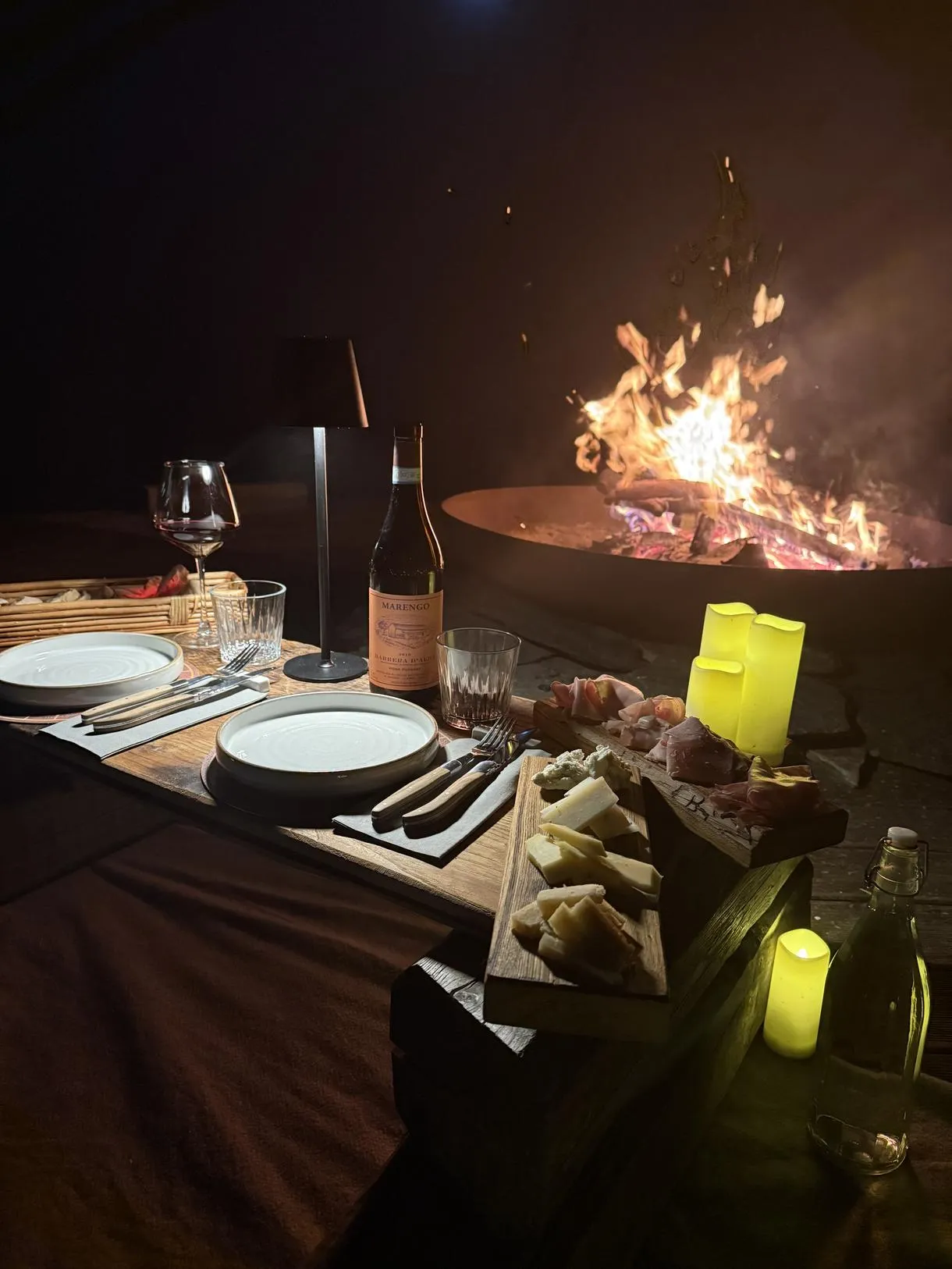Notte in rifugio con cena attorno al fuoco a Pramollo
